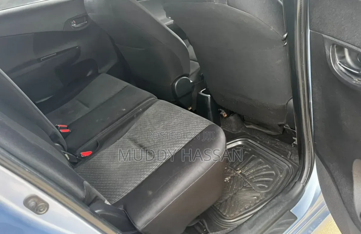 Toyota Ractis 2011 Blue