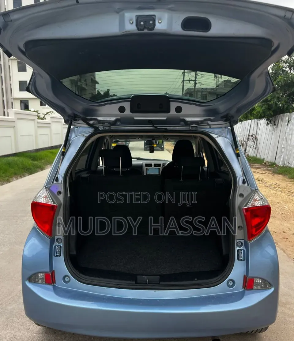 Toyota Ractis 2011 Blue