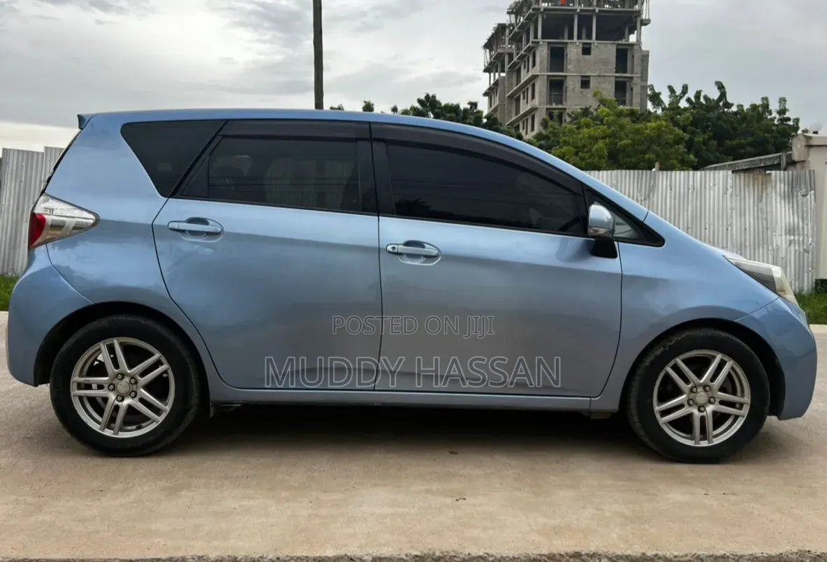 Toyota Ractis 2011 Blue