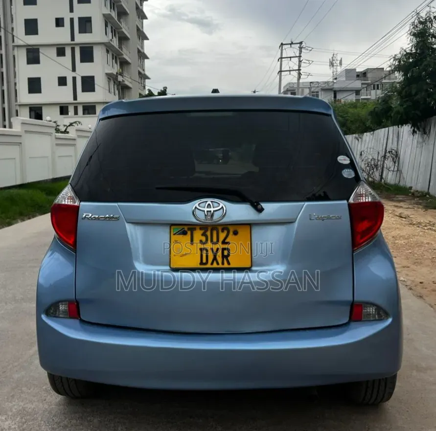 Toyota Ractis 2011 Blue