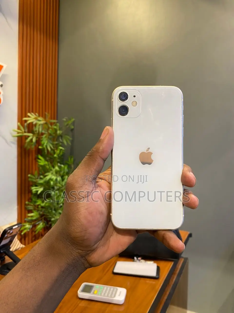 Apple iPhone 11 64 GB White