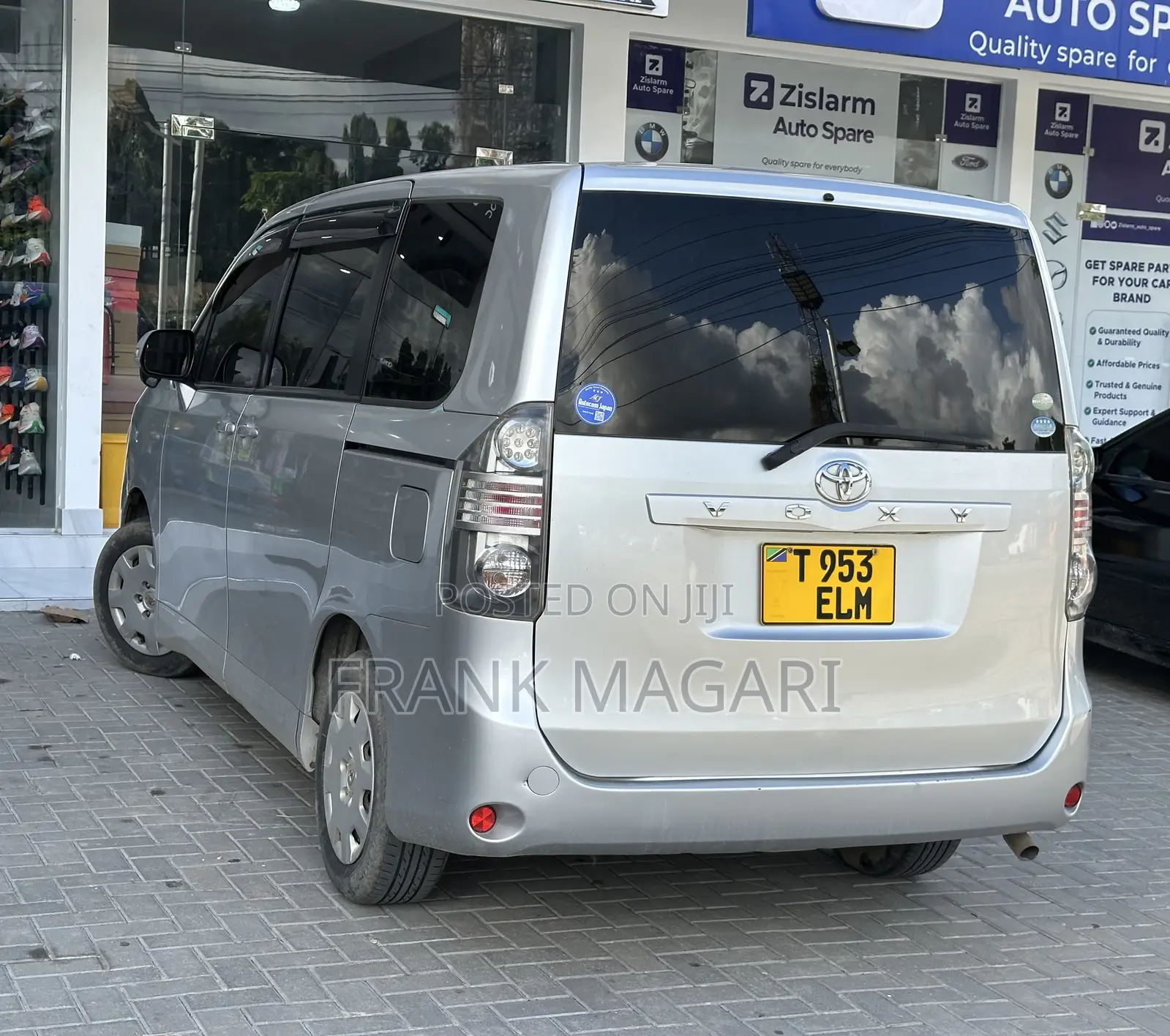 Toyota Noah 2009 Silver
