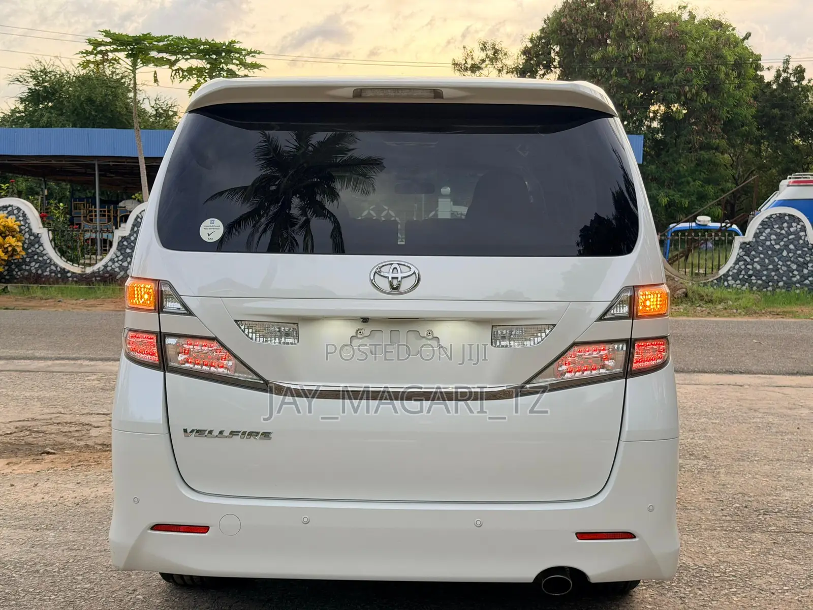 Toyota Vellfire 2010 White