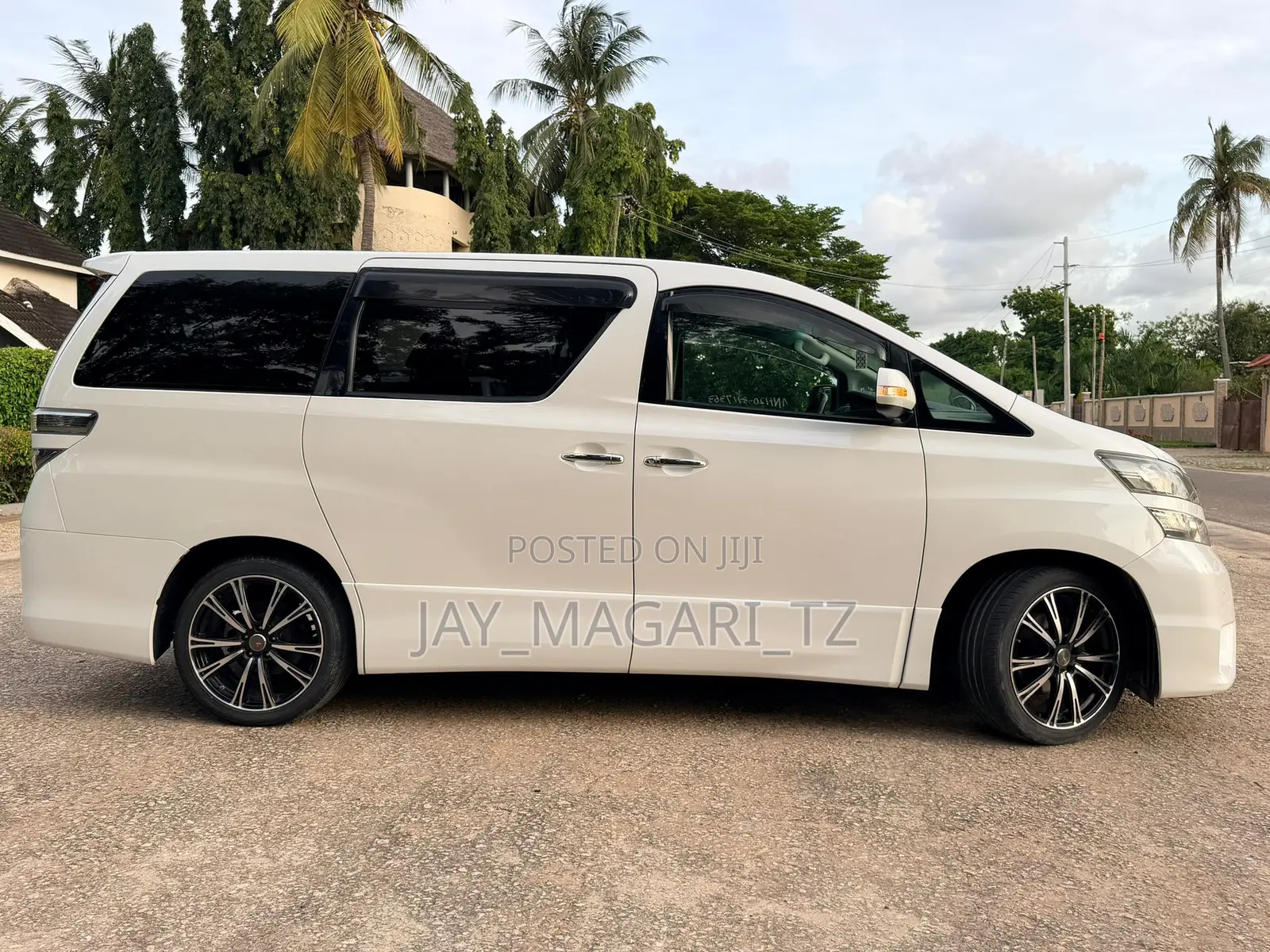 Toyota Vellfire 2010 White