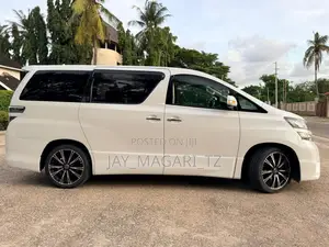 Toyota Vellfire 2010 White