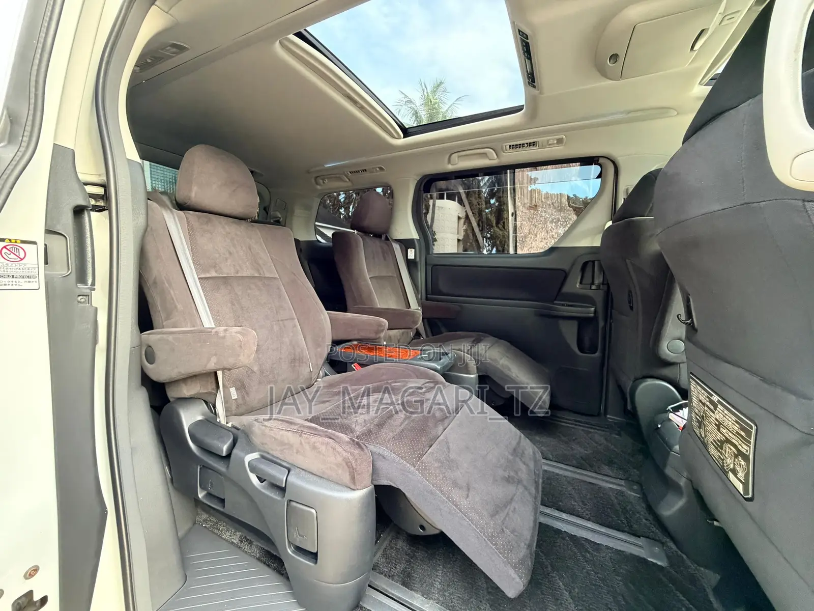 Toyota Vellfire 2010 White