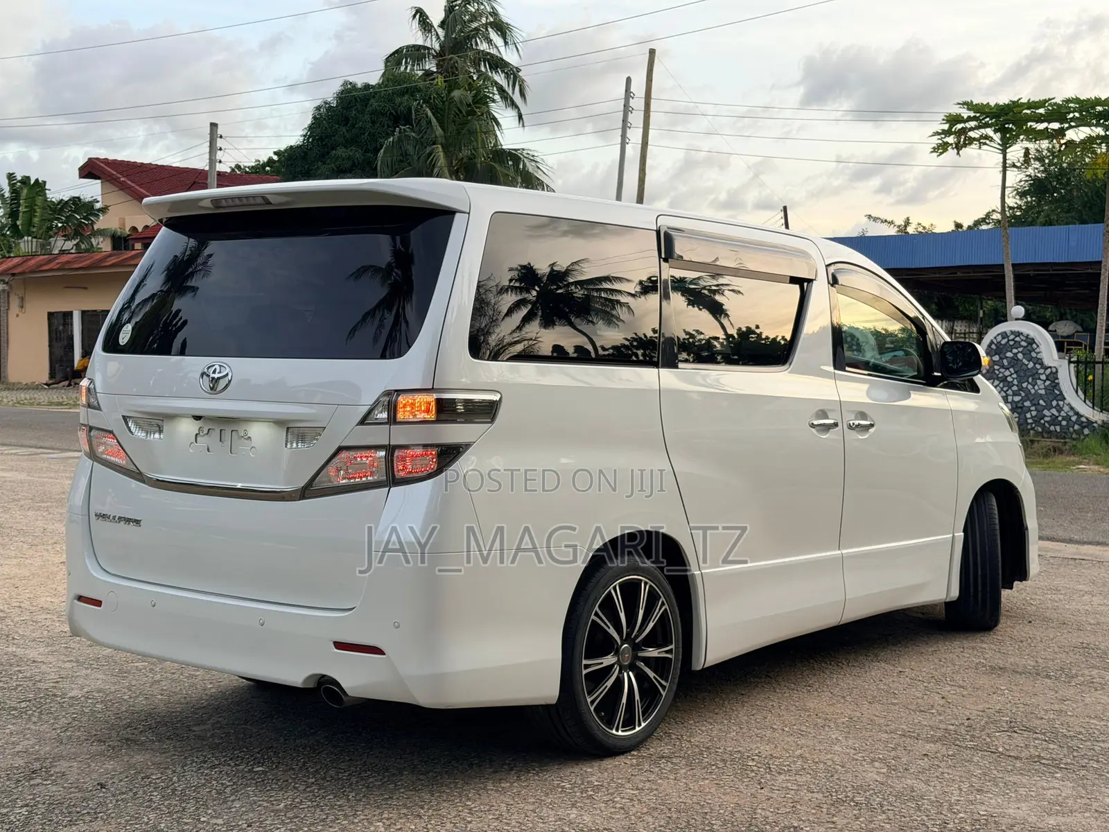 Toyota Vellfire 2010 White