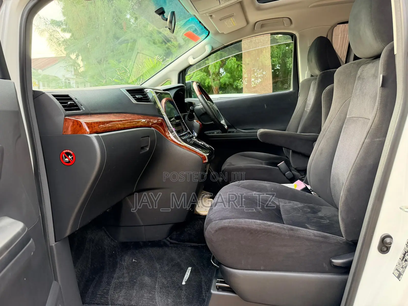 Toyota Vellfire 2010 White