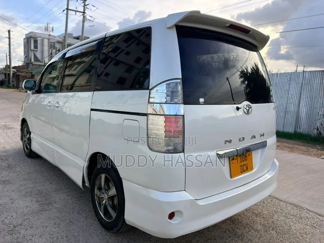 Toyota Noah 2003 White