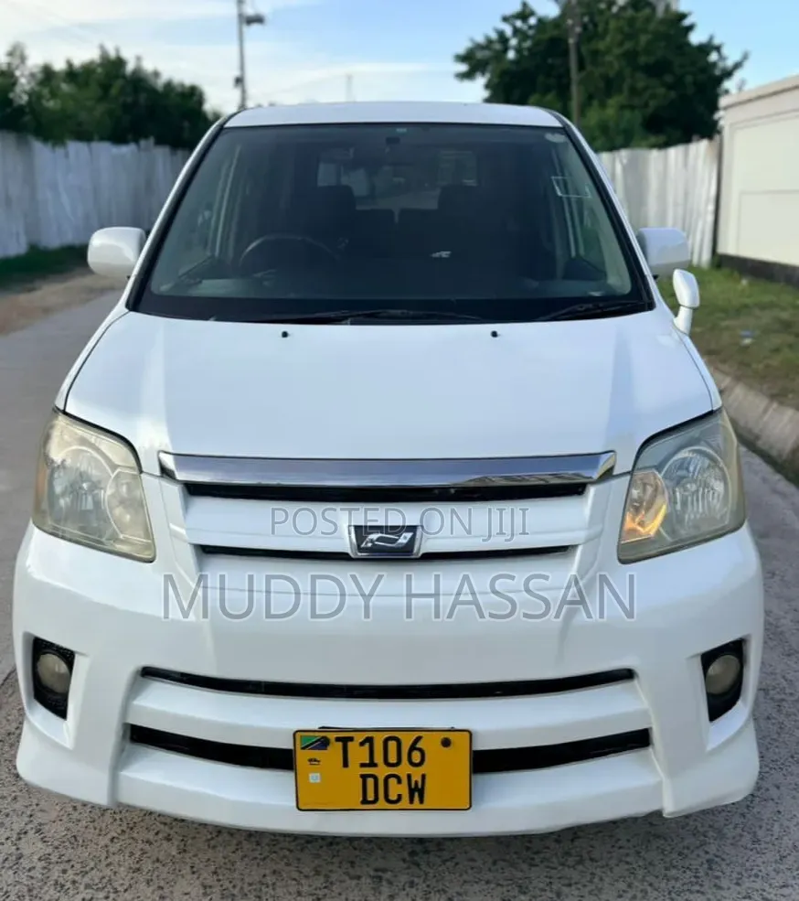 Toyota Noah 2003 White