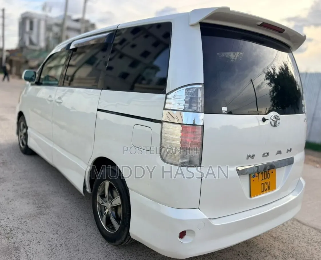 Toyota Noah 2003 White