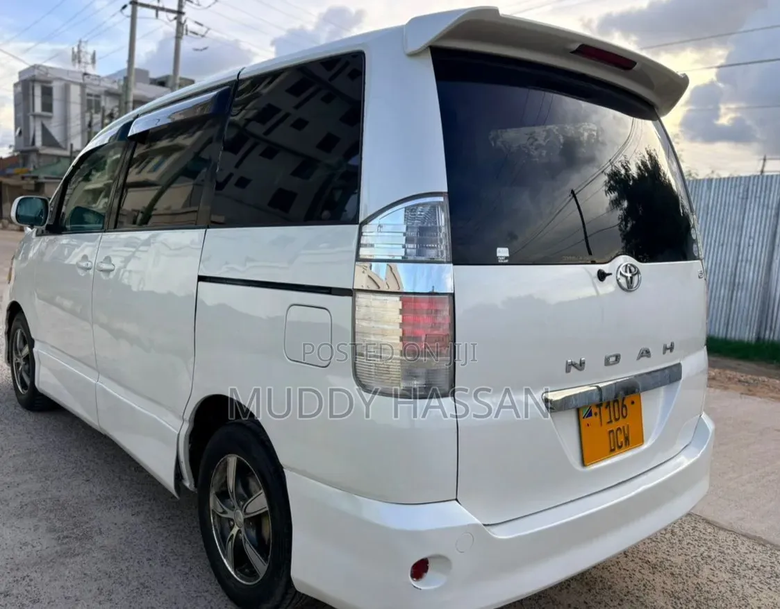 Toyota Noah 2003 White