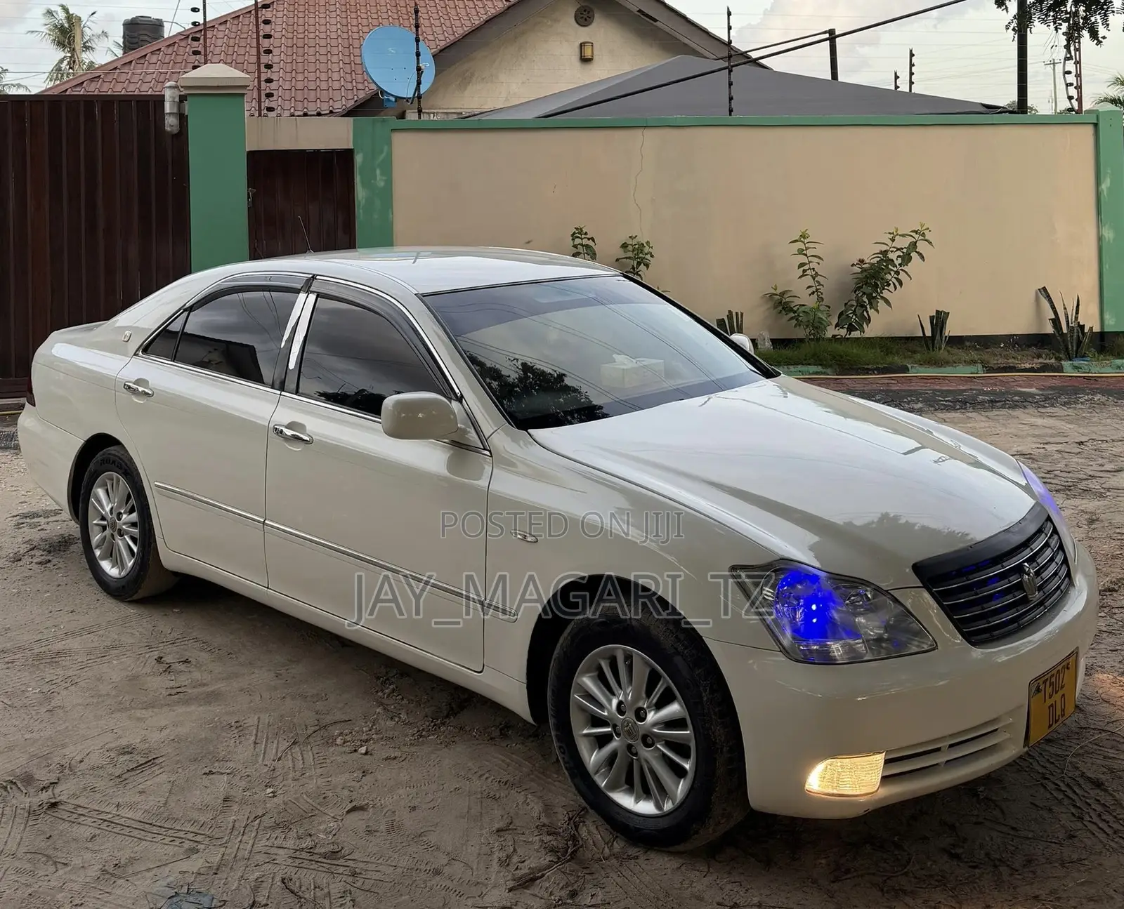 Toyota Crown 2004 White