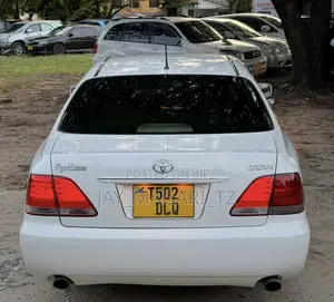 Toyota Crown 2004 White