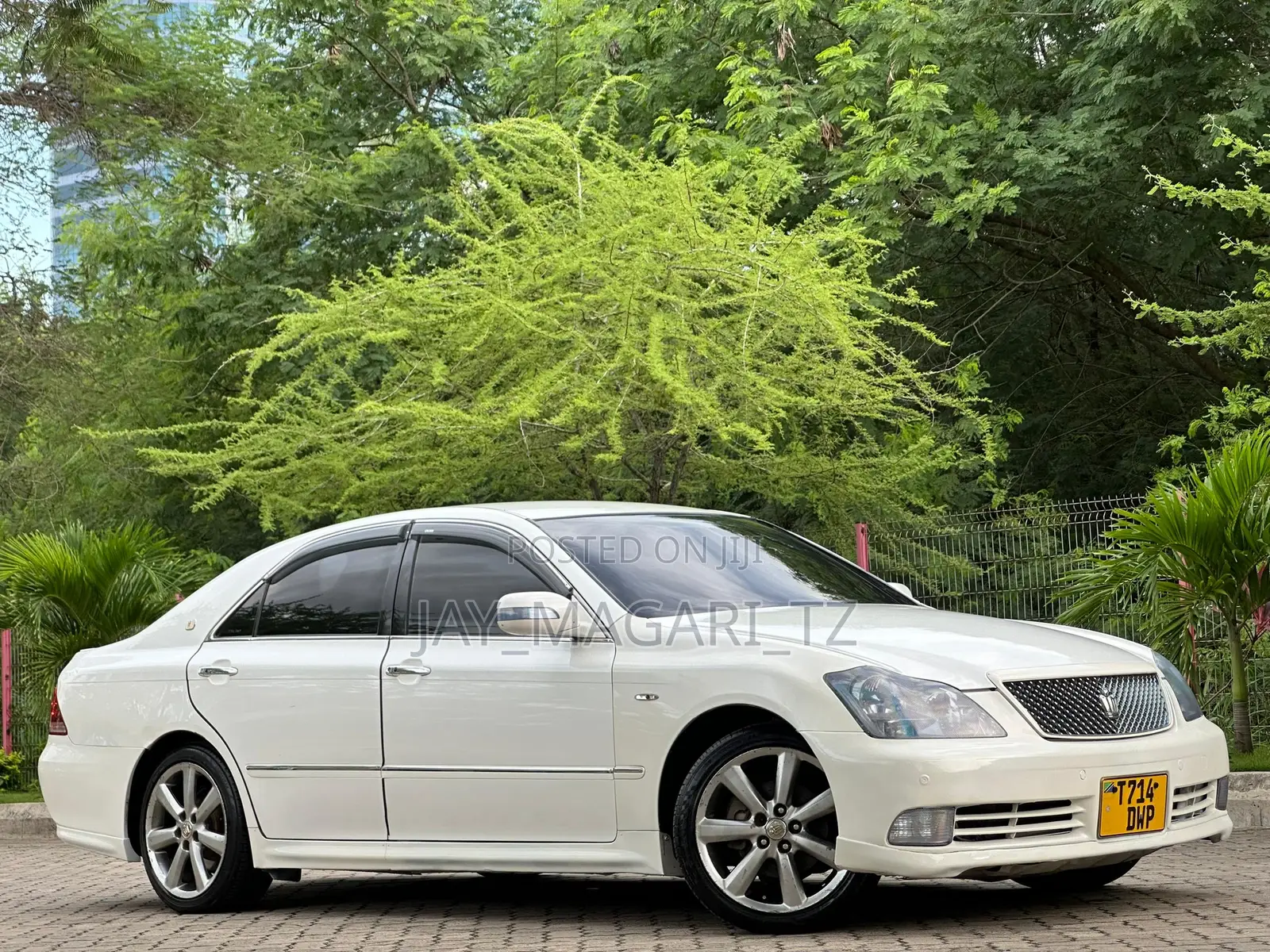 Toyota Crown Royale 2005 White
