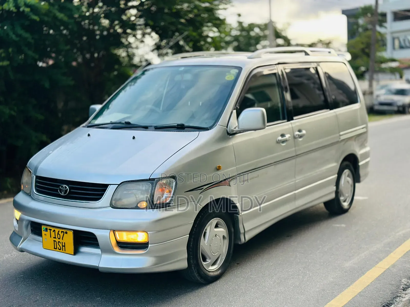 Toyota Noah 2002 Silver