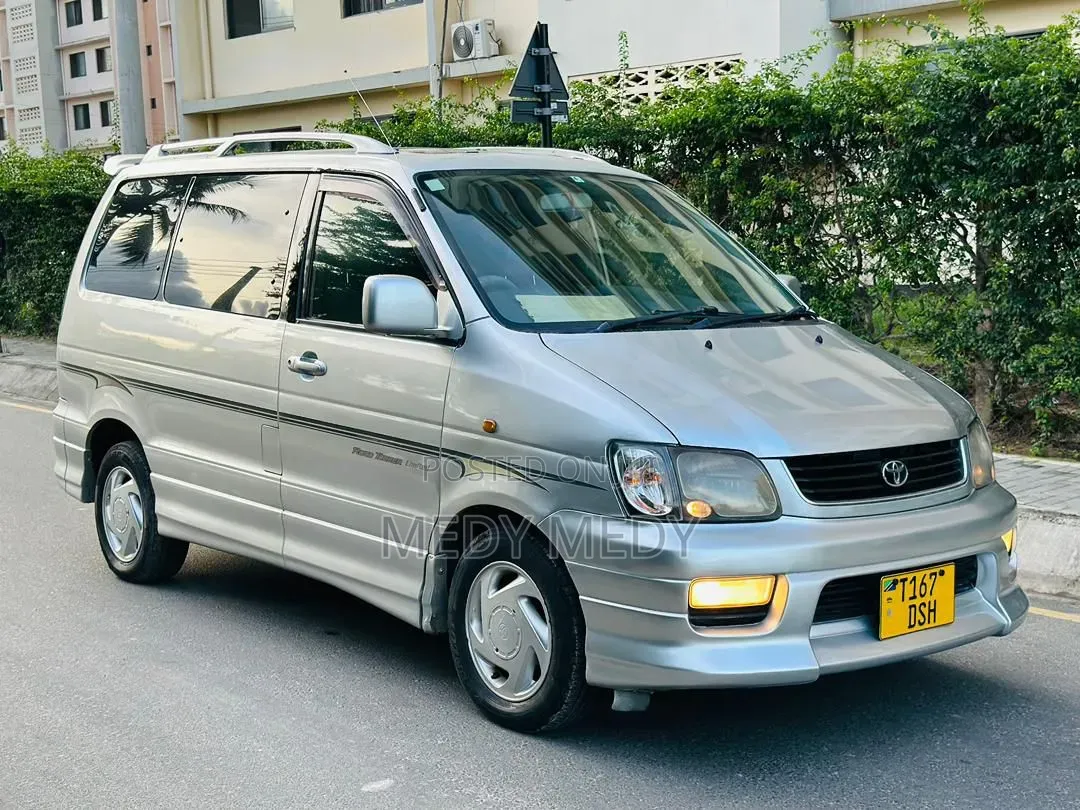 Toyota Noah 2002 Silver