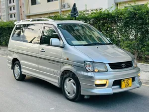 Toyota Noah 2002 Silver
