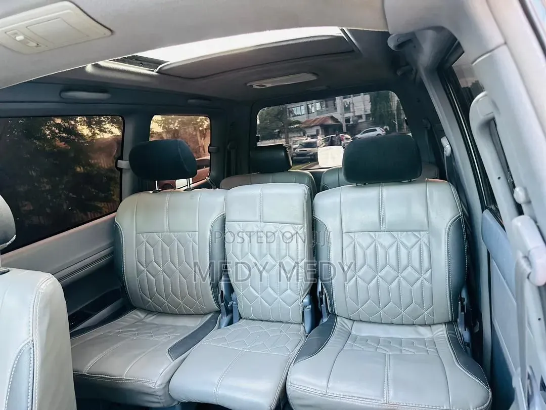 Toyota Noah 2002 Silver