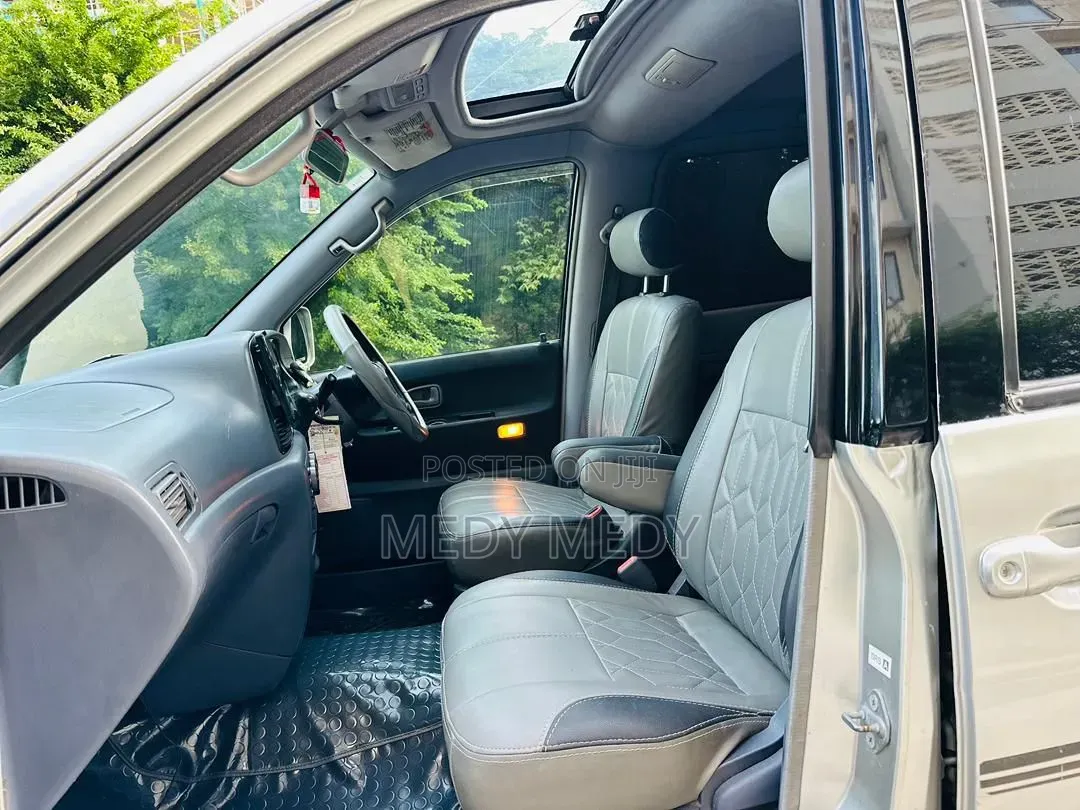 Toyota Noah 2002 Silver