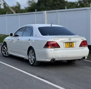 Toyota Crown 2006 Pearl