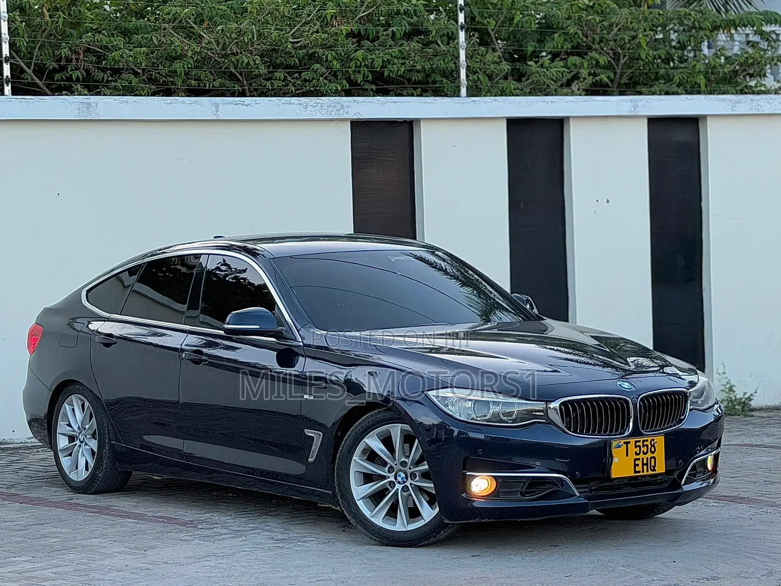 BMW 320i 2014 Black