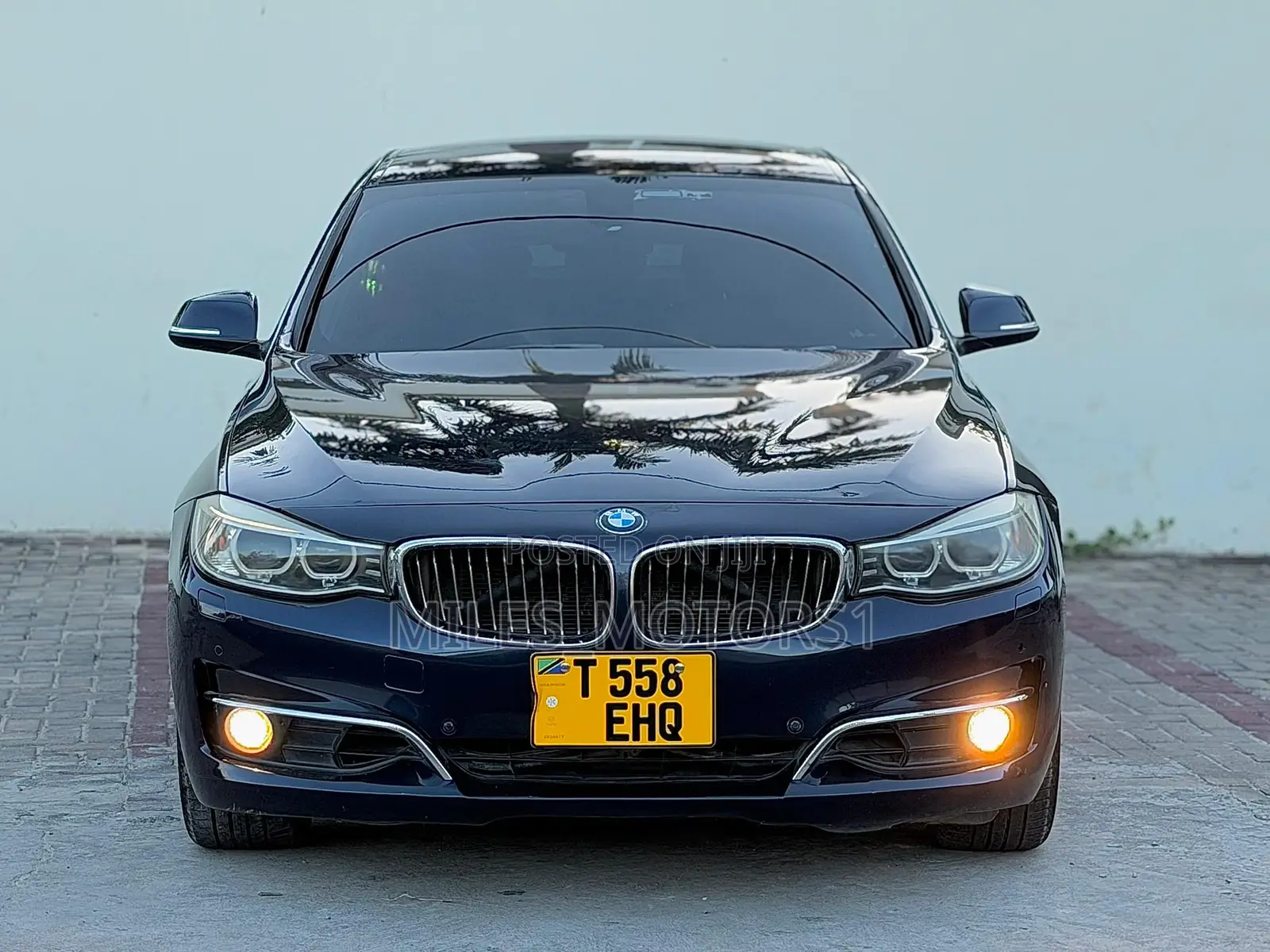 BMW 320i 2014 Black