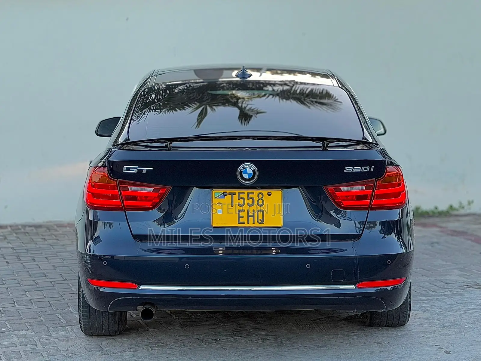 BMW 320i 2014 Black