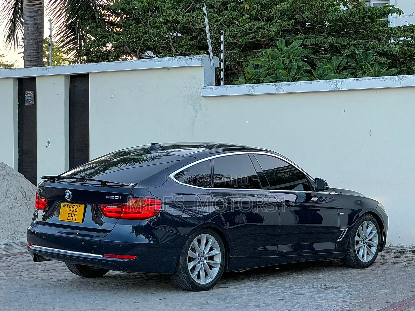 BMW 320i 2014 Black