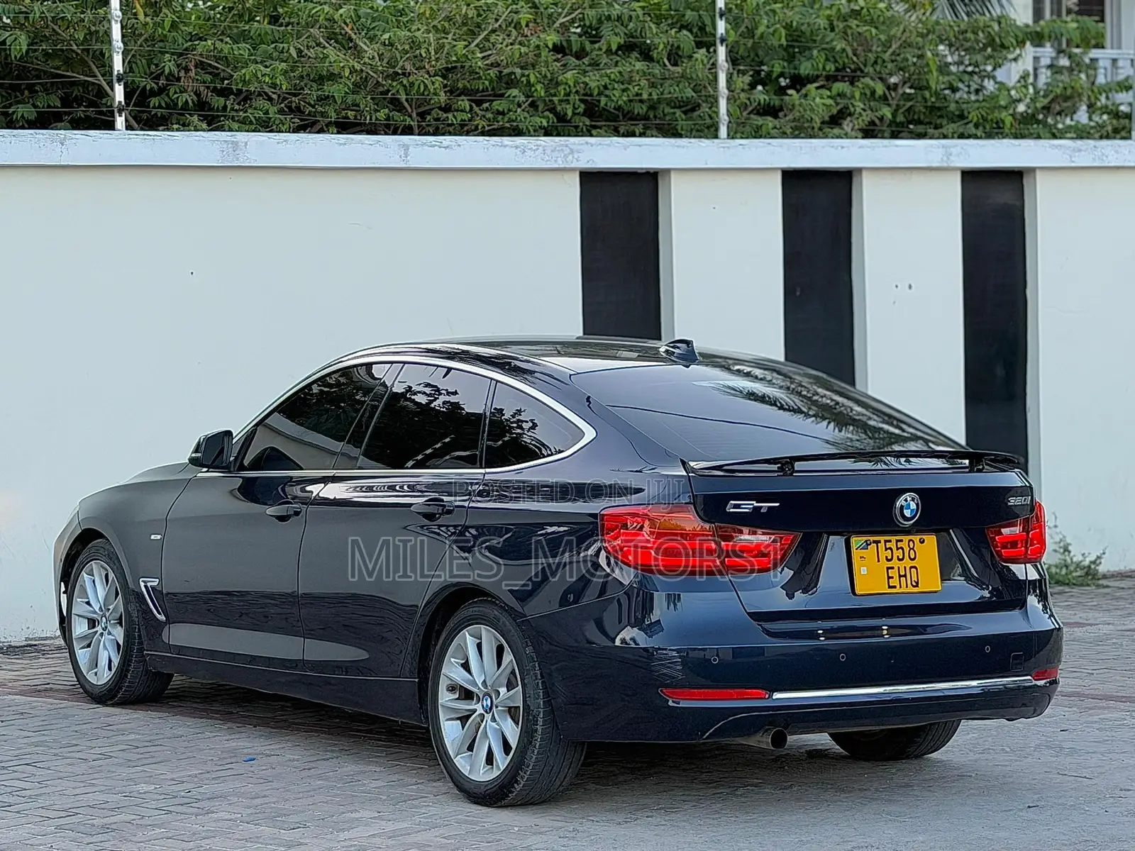BMW 320i 2014 Black