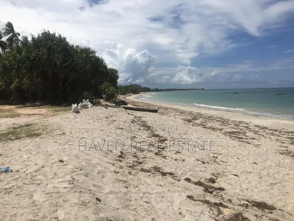 Beach Plot for Sale at Kilwa