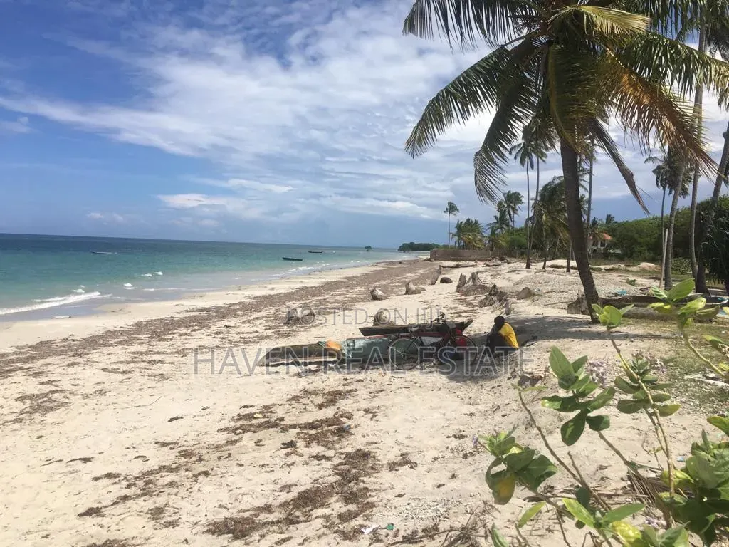 Beach Plot for Sale at Kilwa