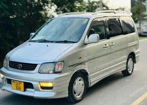 Toyota Noah 2003 Silver