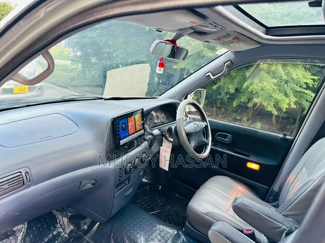 Toyota Noah 2003 Silver
