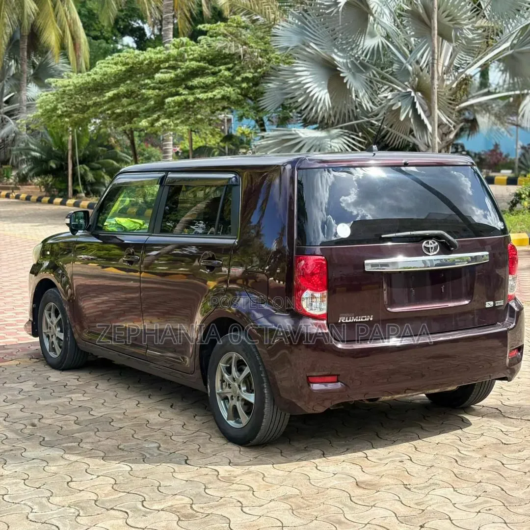 Toyota Corolla Rumion 2011 Black