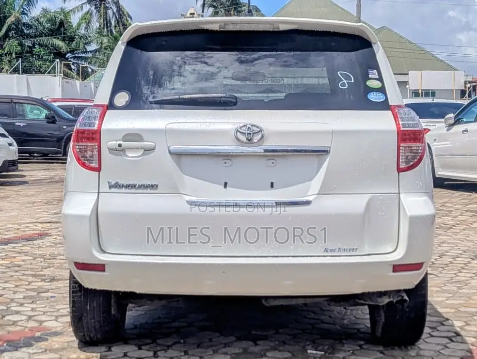 Toyota Vanguard 2007 White