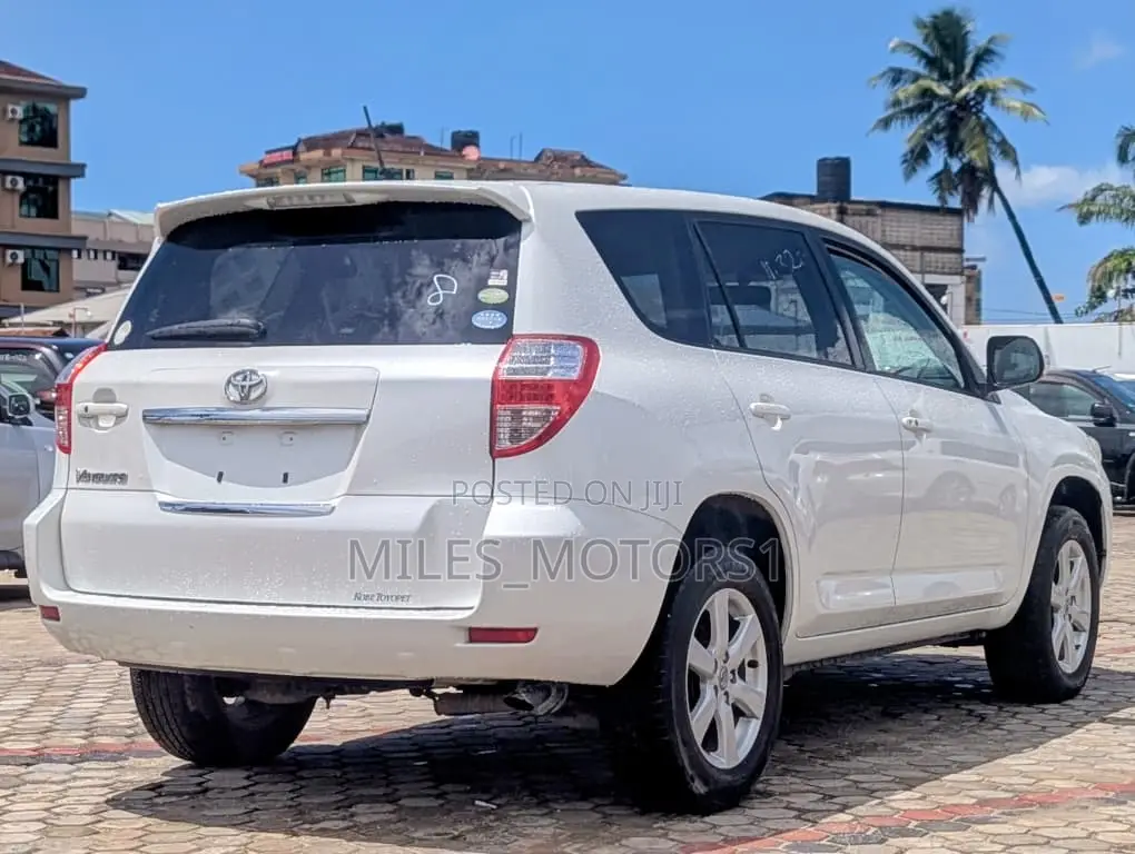 Toyota Vanguard 2007 White