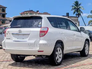 Toyota Vanguard 2007 White