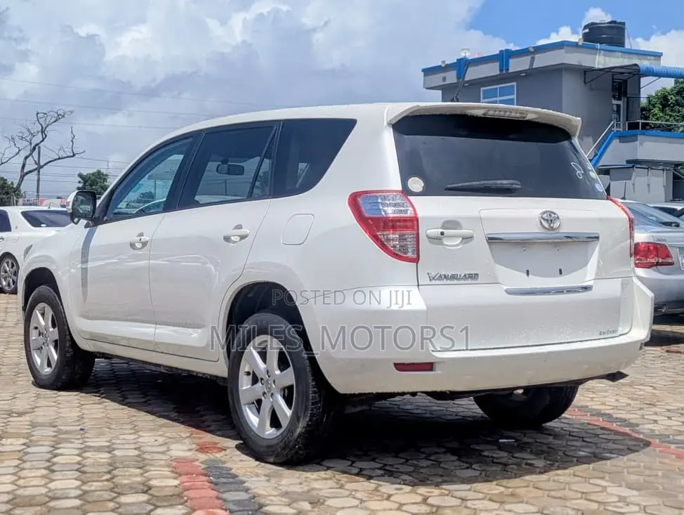 Toyota Vanguard 2007 White