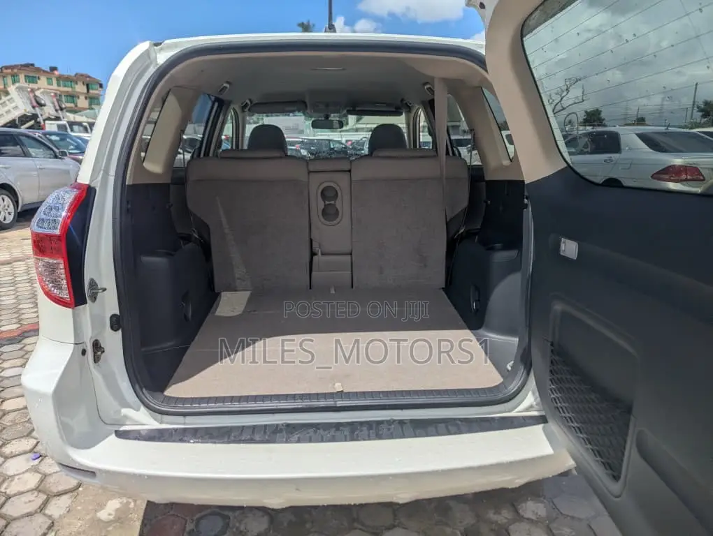 Toyota Vanguard 2007 White