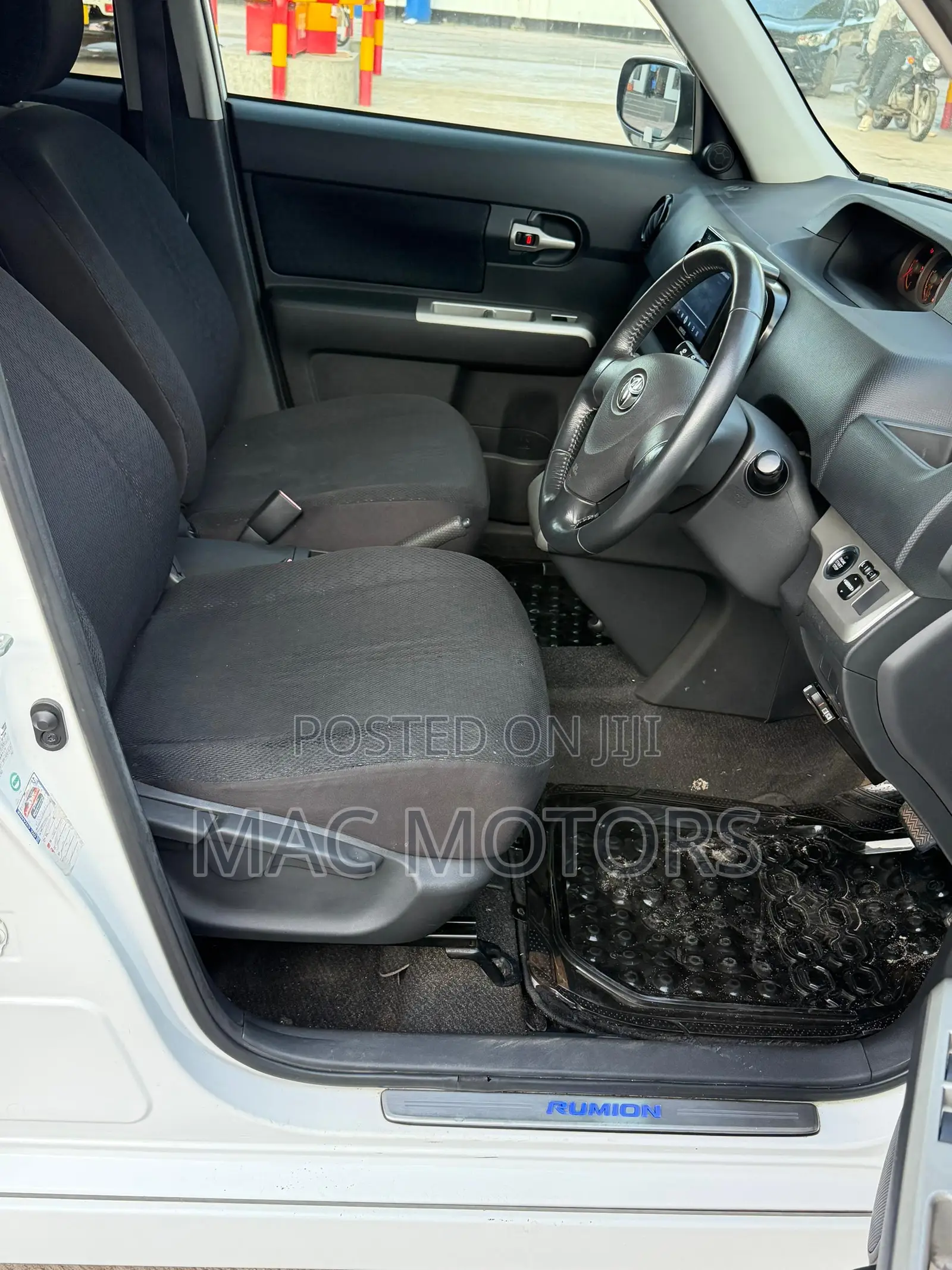 Toyota Corolla Rumion Hatchback 1.5 FWD 2009 White