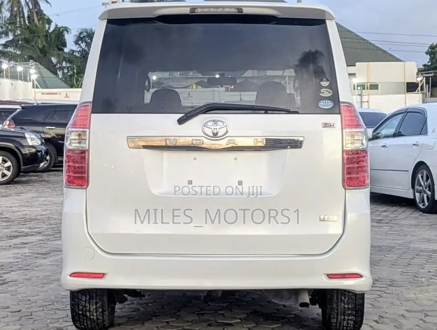 Toyota Noah 2007 White