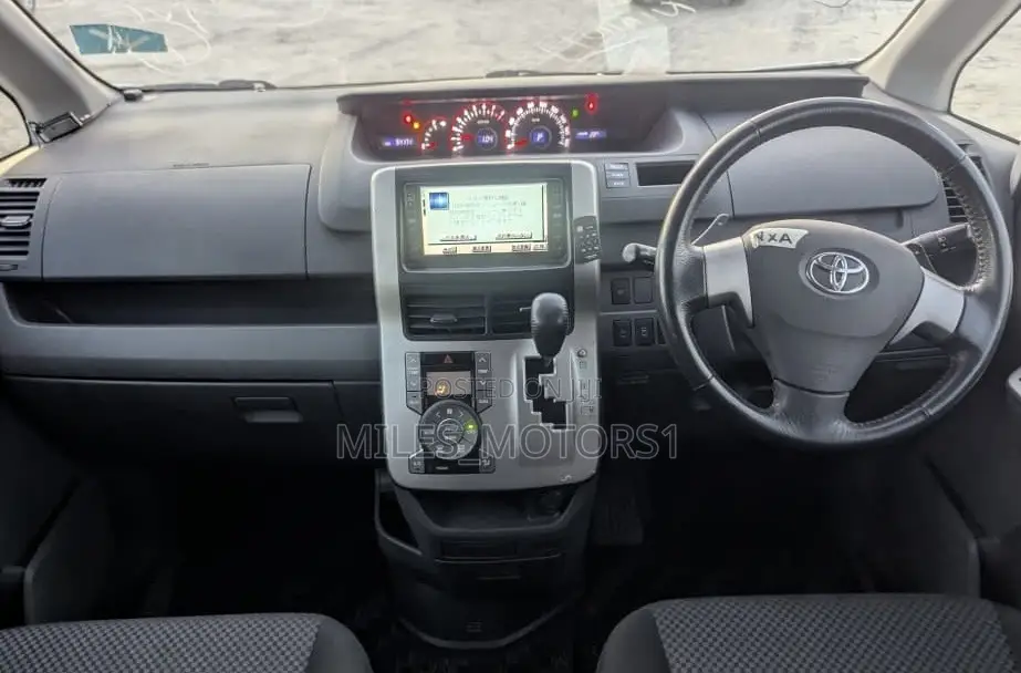 Toyota Noah 2007 White
