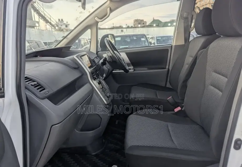 Toyota Noah 2007 White