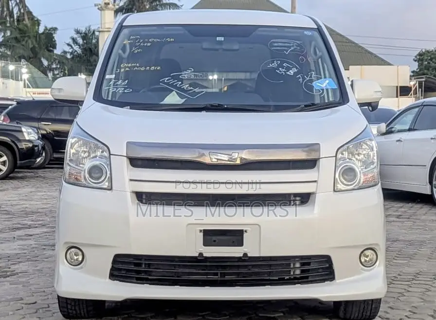 Toyota Noah 2007 White