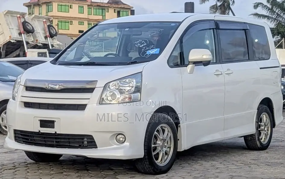 Toyota Noah 2007 White