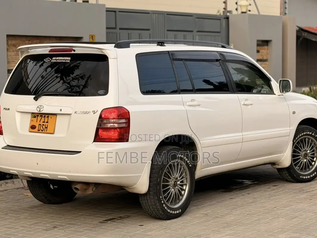Toyota Kluger 2005 White