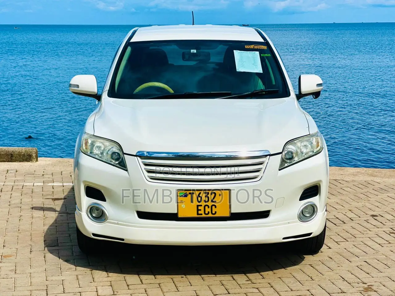 Toyota Vanguard 2010 White