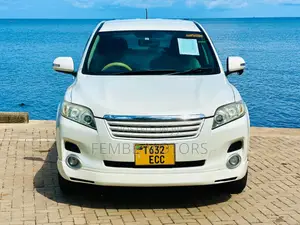 Toyota Vanguard 2010 White