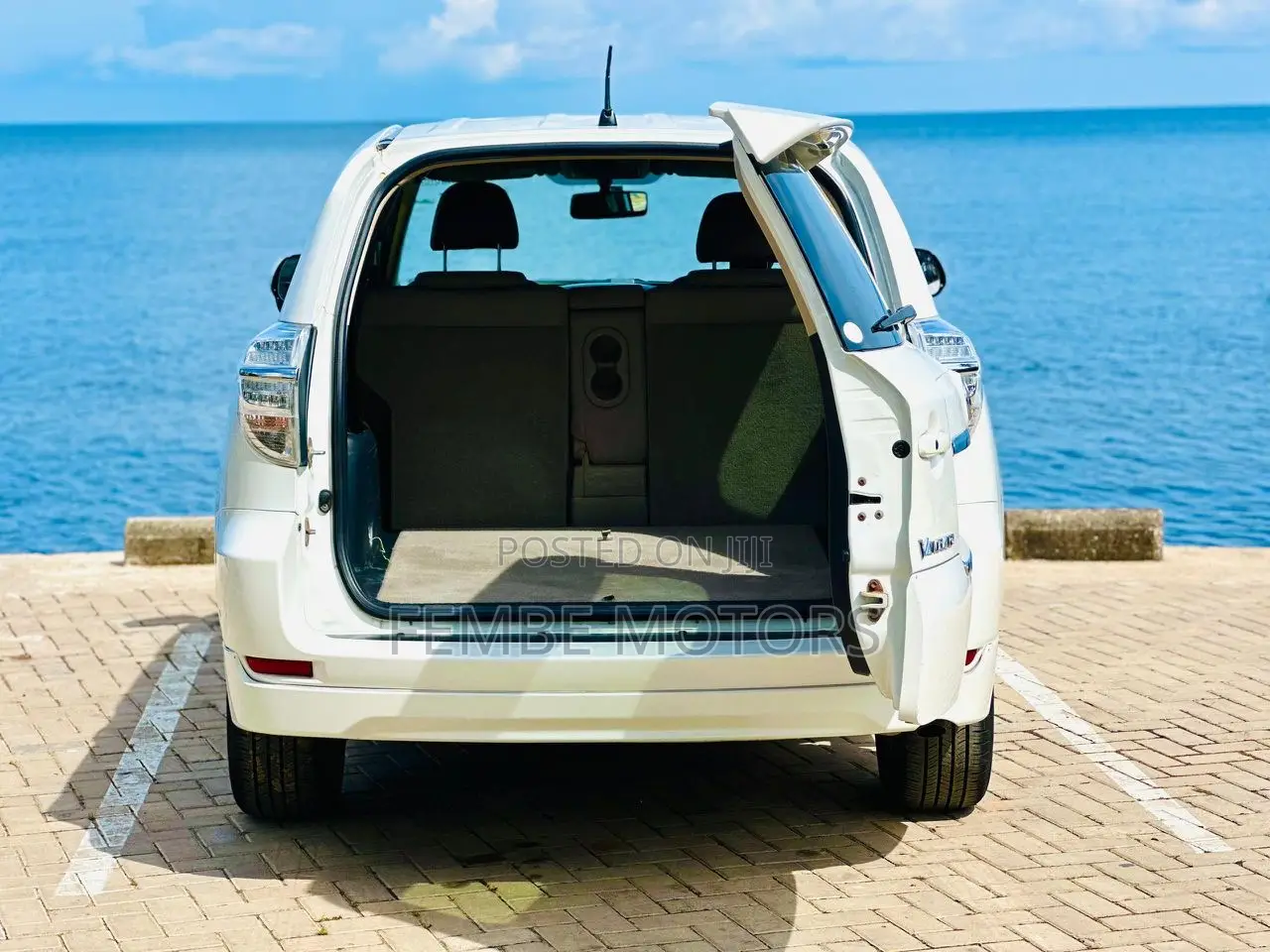 Toyota Vanguard 2010 White